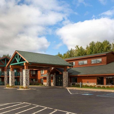 Cobblestone Hotel & Suites - Ladysmith Exterior photo