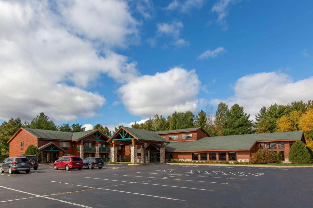 Cobblestone Hotel & Suites - Ladysmith Exterior photo
